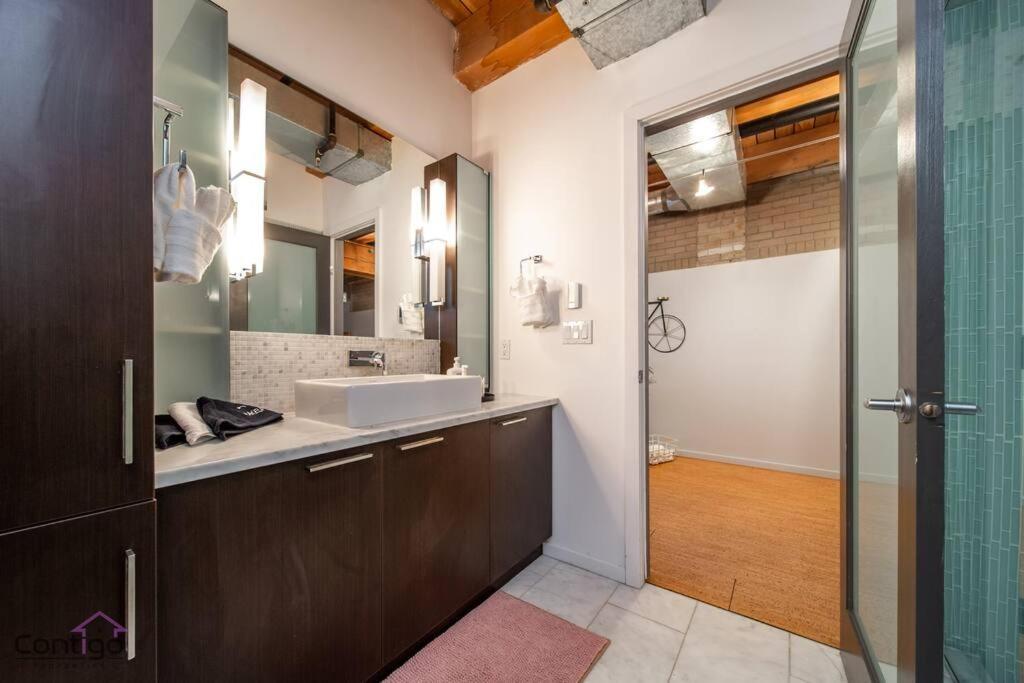 Historic Jd Loft, Near Ice District, Rogers Place, Ug Parking Edmonton Bagian luar foto