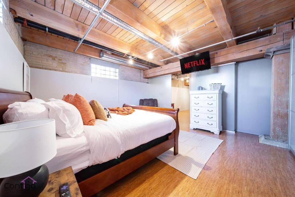 Historic Jd Loft, Near Ice District, Rogers Place, Ug Parking Edmonton Bagian luar foto
