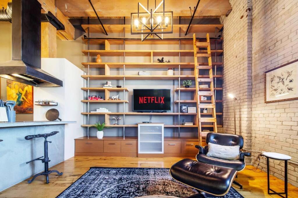 Historic Jd Loft, Near Ice District, Rogers Place, Ug Parking Edmonton Bagian luar foto