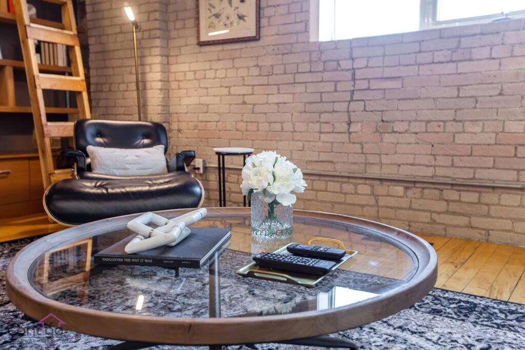 Historic Jd Loft, Near Ice District, Rogers Place, Ug Parking Edmonton Bagian luar foto
