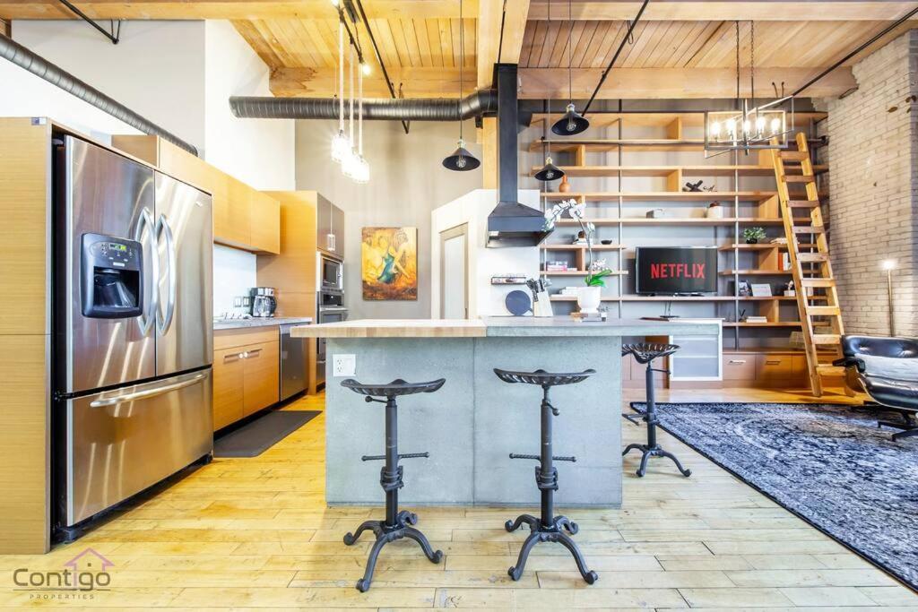 Historic Jd Loft, Near Ice District, Rogers Place, Ug Parking Edmonton Bagian luar foto